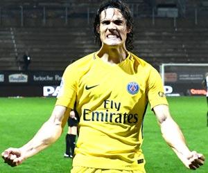 French League: Edinson Cavani scores 100th goal in Paris St Germain's 5-0 win