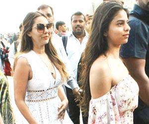Suhana Khan looks gorgeous in this short off-shoulder dress