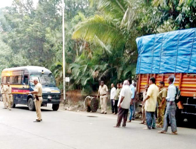 Policemen at the incident spot in Mulund