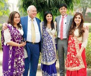 Arun Jaitley, Mukesh Ambani spotted at the Karanjawala wedding in Delhi