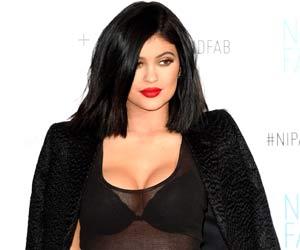 Kylie Jenner hides baby bump?