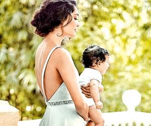Lisa Haydon's baby Zack drools in this adorable picture