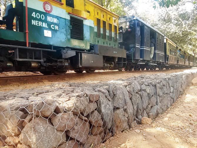 The Central Railway is constructing gabion walls, retaining walls and crash barriers, to create a multiple-layer protection system