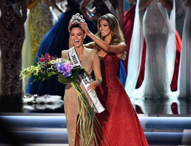  Miss South Africa 2017 Demi-Leigh Nel-Peters reacts as she is crowned 2017 Miss Universe by Miss Universe 2016 Iris Mittenaere during the 2017 Miss Universe Pageant at The Axis at Planet Hollywood Resort & Casino. Pic/AFP