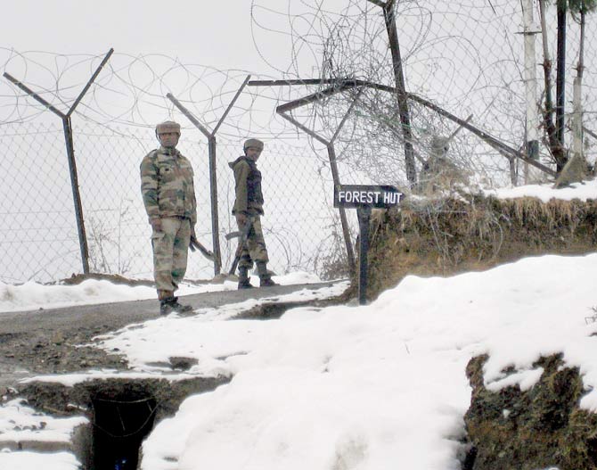 Army jawans patrol the snow-clad Mughal road in Poonch. Pic/PTI
