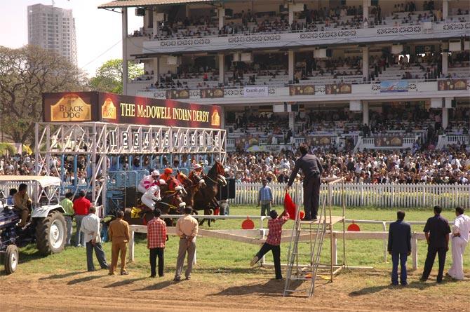 Horse racing action at Mahalaxmi. Pic/RS Gupta