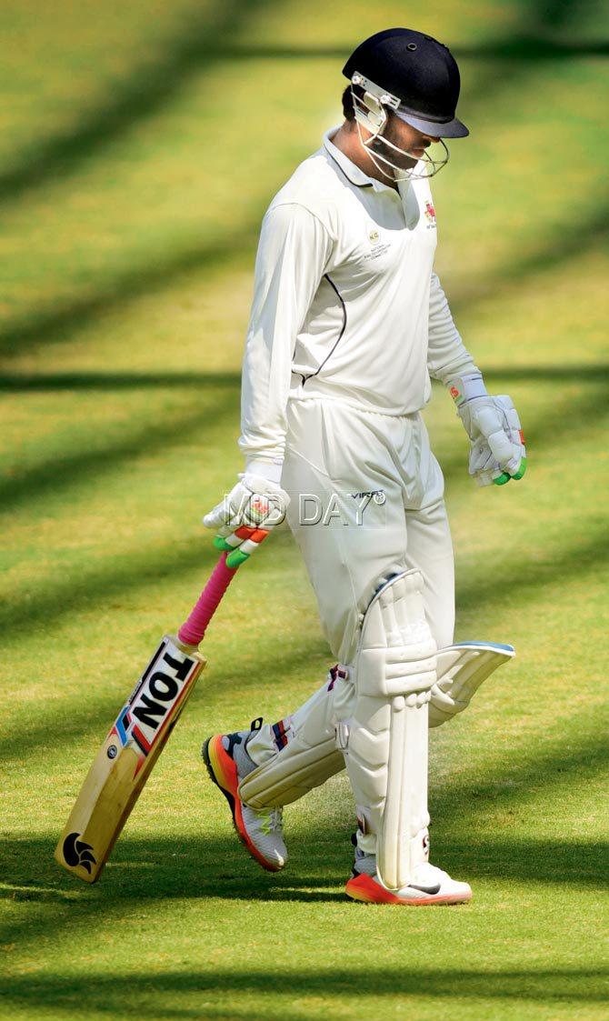 A disappointed Abhishek Nayar walks back after scoring just 10 v Baroda yesterday. Pics/Suresh Karkera
