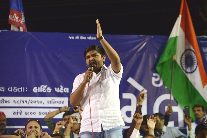 This picture taken on November 18, 2017 shows Hardik Patel (C), leader of Patidar Anamat Andolan Samiti (PAAS), addressing a gathering with his supporters during 