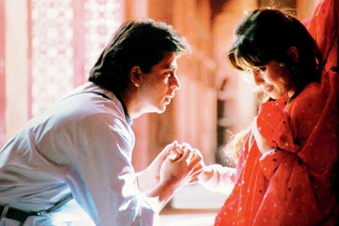 Shah Rukh Khan and Mahima Chaudhary in a still from Pardes