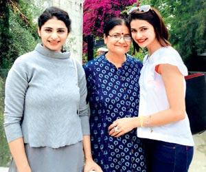 Prachi Desai spotted with sister Esha and mom Amita