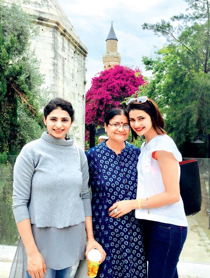 Prachi Desai with mother Amrita and sister Esha