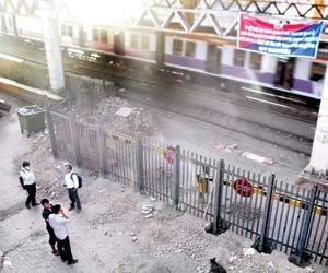 Mumbai: Railways to create bridge-escalator hybrid to curb track crossing