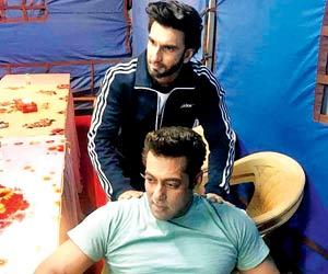 Why did Ranveer Singh visit Salman Khan on the sets of Race 3?