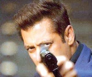 Salman Khan gets rid of his facial fuzz
