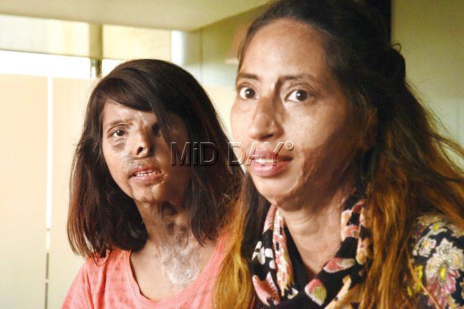 Acid attack victims Shabbo Shaikh (left) and Daulat Bi Khan. Pics/Rane Ashish