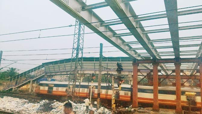 12 metre-wide bridges like the one at Thane station, are a new trend that witness high footfall