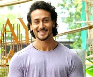 Tiger Shroff gives an adorable reply to his greatest fan!