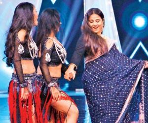 Vidya Balan does belly dancing in six-yard saree