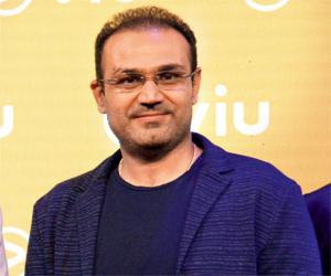 Virender Sehwag: Team bosses must brief Dhoni about T20 role