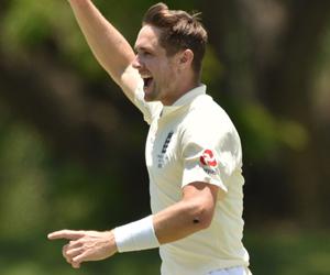 Ashes preview: Chris Woakes takes six, but Bairstow injury scare for England