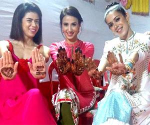 Inside Photos: 35-year-old supermodel Alesia Raut's mehendi ceremony