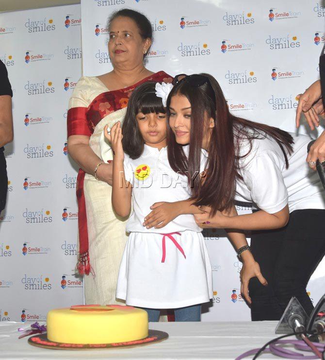 Aishwarya Rai Bachchan, Aaradhya meet children at a hospital in Mumbai