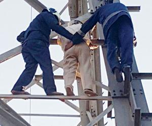 Mumbai: Frustrated senior citizen attempts suicide from electric tower