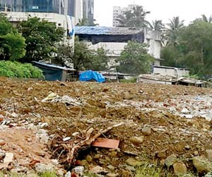 Contractor shames BMC as they fail to clear Malad Link Road plot of encroachers