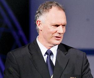 Greg Chappell loves India, tells ranting FB friend to 'not be distracted'