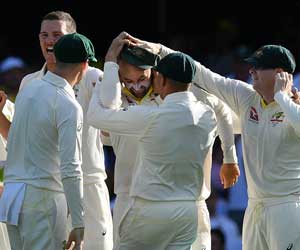 Ashes: Australia reduce England to 196/4 on Day 1