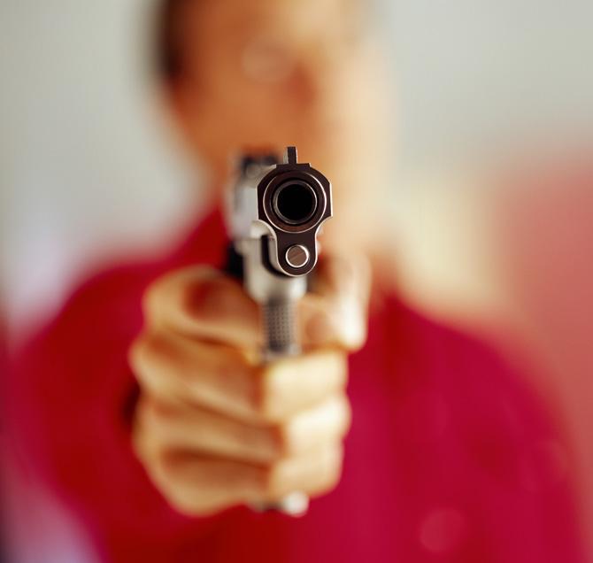 Man robs bank with fake gun