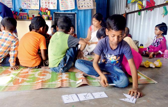 The makeshift school has three teachers and 22 students. Pics/Falguni Agrawal