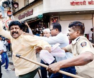 Mumbai: Congress workers come to blows with MNS men at Dadar