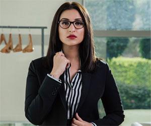 Sandeep Aur Pinky Faraar: Parineeti Chopra looks super sexy in glasses