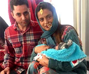 Kangana Ranaut's sister Rangoli Chandel's son turns 13 days old, see photos