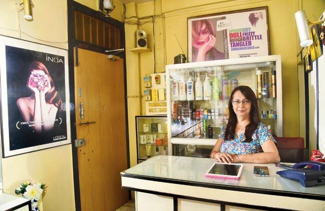 Prochi Bhada at her 40-year-old beauty parlour believes the selfie age has made customers more conscious of frequently changing hair styles and colour. Pic/Atul Kamble