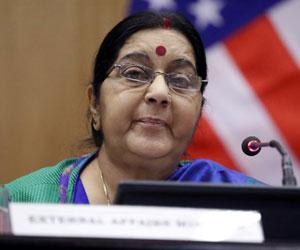 Sushma Swaraj in Nepal, meets CPN-UML leader K.P. Oli