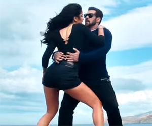 300px x 250px - Tiger Zinda Hai: Watch Salman-Katrina's sizzling chemistry in Swag Se Swagat
