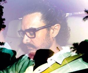 Aamir Khan, Ranveer Singh at Rani Mukerji's father Ram Mukherjee's funeral