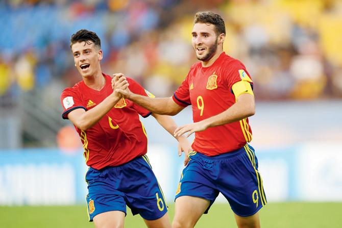 Spain skipper Abel Ruiz (right) celebrates with teammate Antonio Blanco after scoring his second goal during the FIFA U-17 World Cup match v Niger in Kochi yesterday. Pic/Getty Images