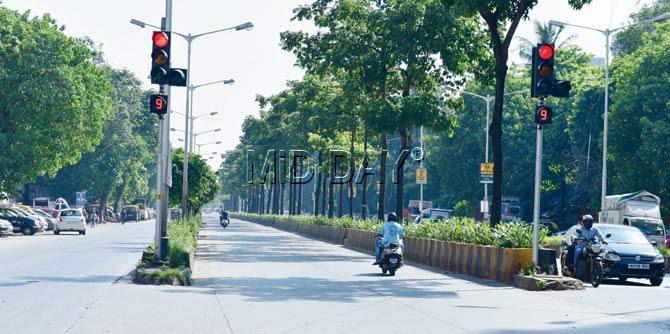 Since August, the Rafi Ahmed Kidwai road has been free of parked vehicles, which otherwise took up two lanes of the four-lane road. Pic/Bipin Kokate 