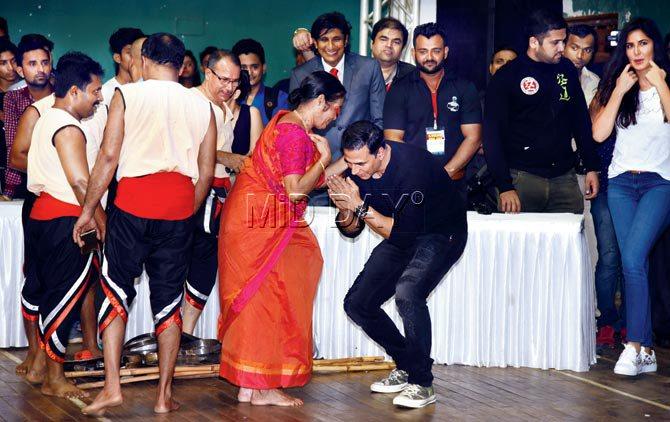Kumar in a mock fight with Meenakshi Amma, septuagenarian and a Kalaripayattu expert