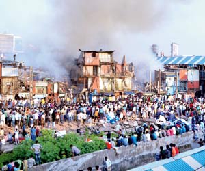 Fire at Bandra Station: Narrow access roads, complete chaos slows fire fighters