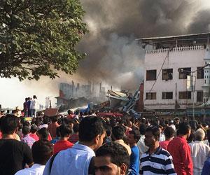 Mumbai fire: Major blaze near Bandra station caught on camera