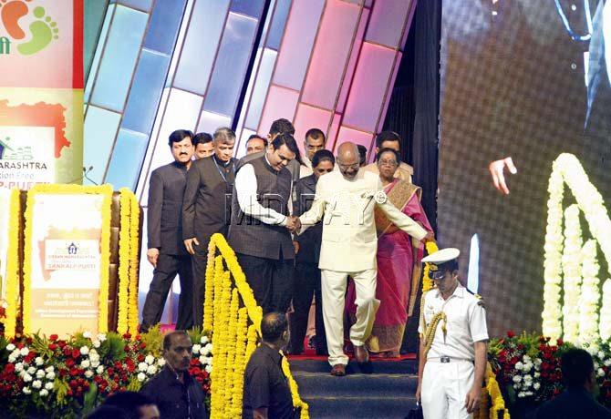 CM Devendra Fadnavis with President Ramnath Kovind at a Swacch Bharat event at the NSCI Worli yesterday. Pic/Sneha Kharabe