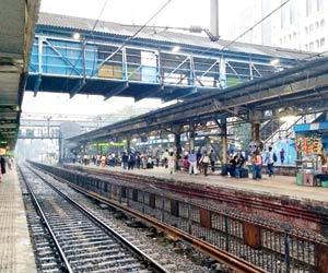 Mumbai: Does Charni road station pass the safety audit? 