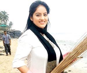 'Diya Aur Baati Hum' actress Deepika Singh cleans Versova beach