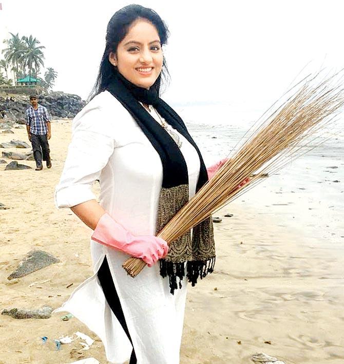 670px x 709px - Diya Aur Baati Hum' actress Deepika Singh cleans Versova beach