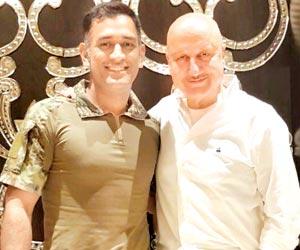 MS Dhoni's daughter Ziva entertains his 'reel' dad Anupam Kher at home