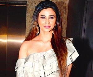 After Salman Khan's big break, Daisy Shah to give Bollywood another shot